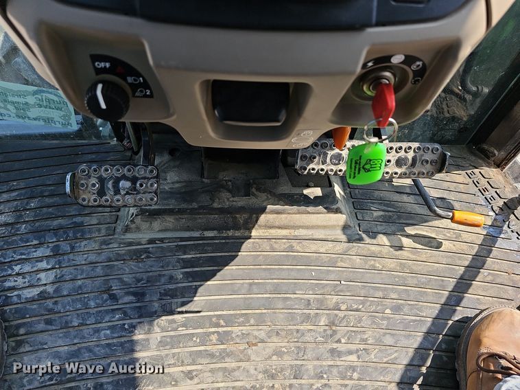 image for item DN8692 2020 John Deere 6105E  MFWD tractor