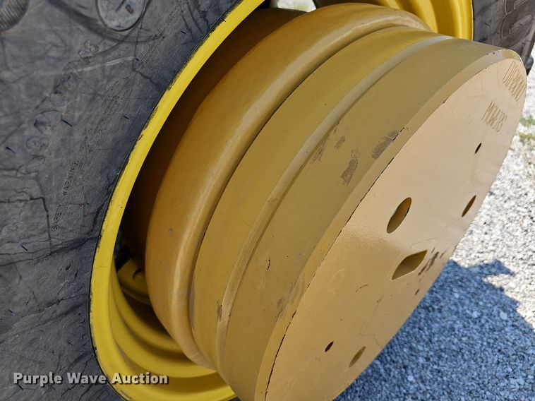 image for item DN8692 2020 John Deere 6105E  MFWD tractor