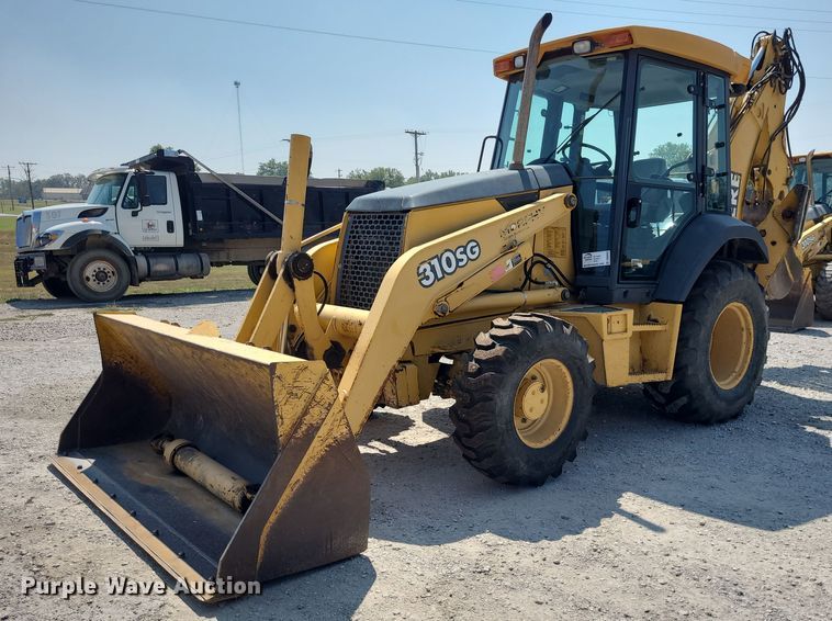 image for item DN8693 2003 John Deere 310SG  backhoe