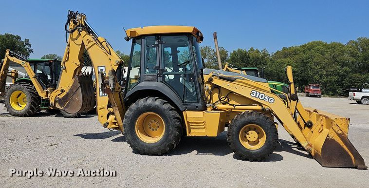 image for item DN8693 2003 John Deere 310SG  backhoe