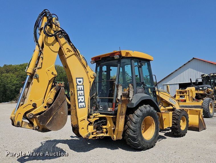 image for item DN8693 2003 John Deere 310SG  backhoe