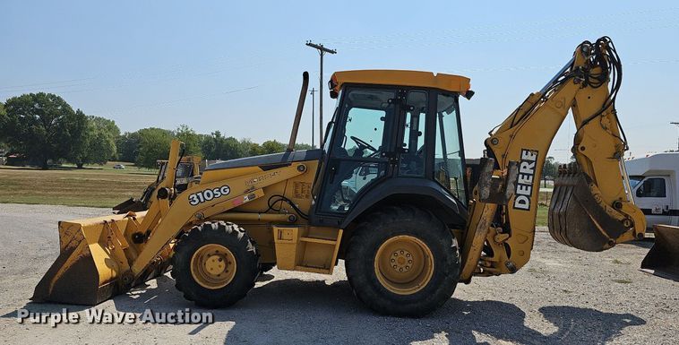 image for item DN8693 2003 John Deere 310SG  backhoe