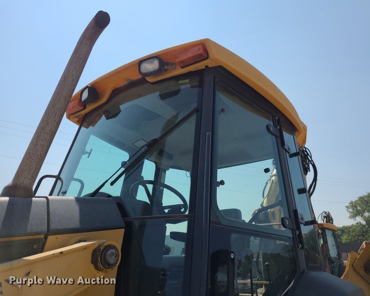 image for item DN8693 2003 John Deere 310SG  backhoe