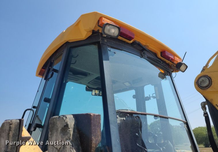 image for item DN8693 2003 John Deere 310SG  backhoe