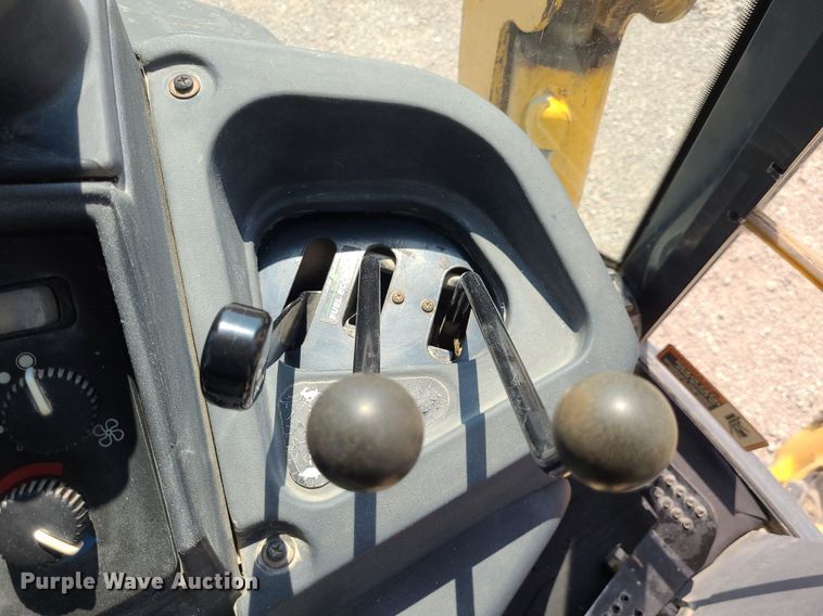 image for item DN8693 2003 John Deere 310SG  backhoe