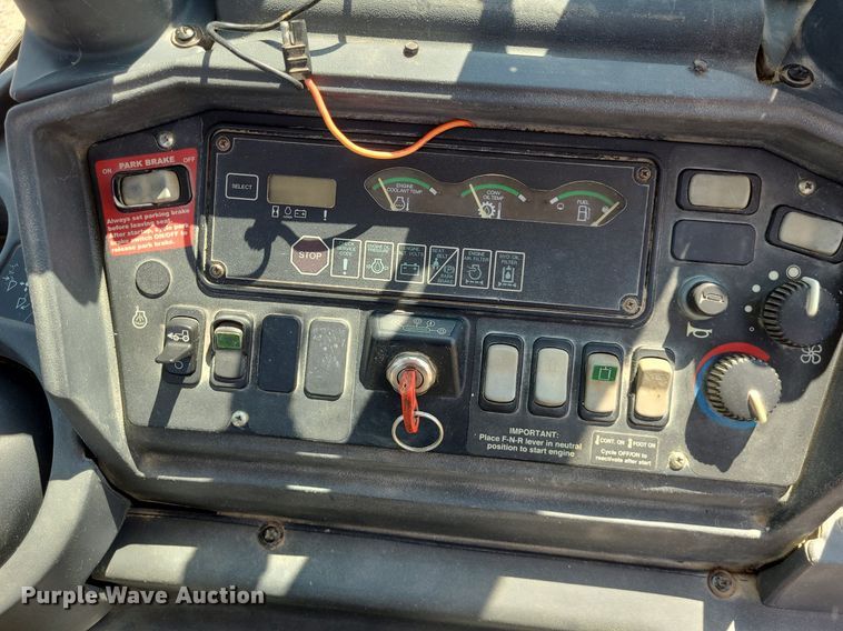 image for item DN8693 2003 John Deere 310SG  backhoe