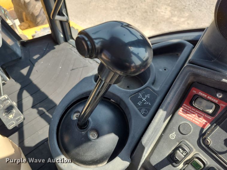 image for item DN8693 2003 John Deere 310SG  backhoe