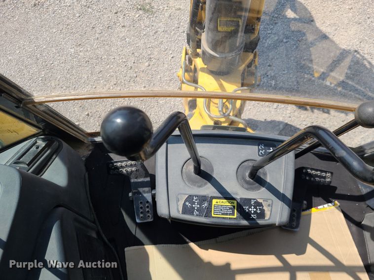 image for item DN8693 2003 John Deere 310SG  backhoe