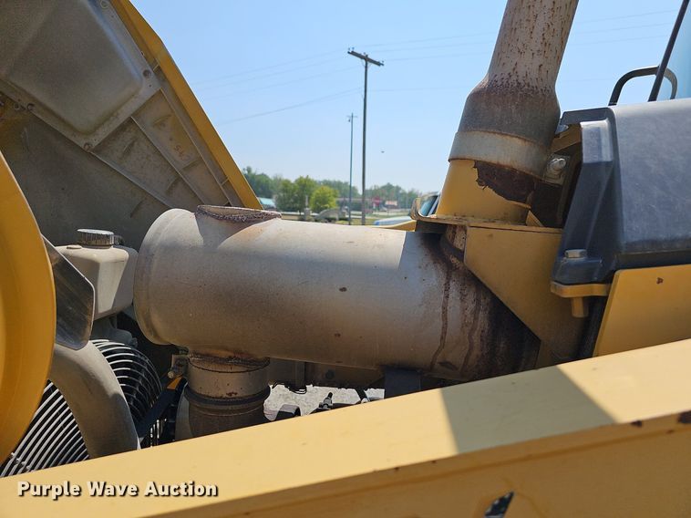 image for item DN8693 2003 John Deere 310SG  backhoe