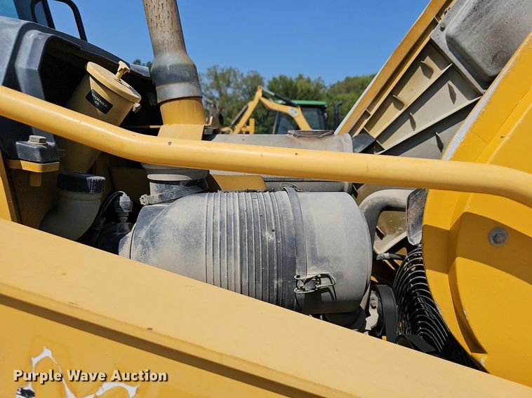 image for item DN8693 2003 John Deere 310SG  backhoe