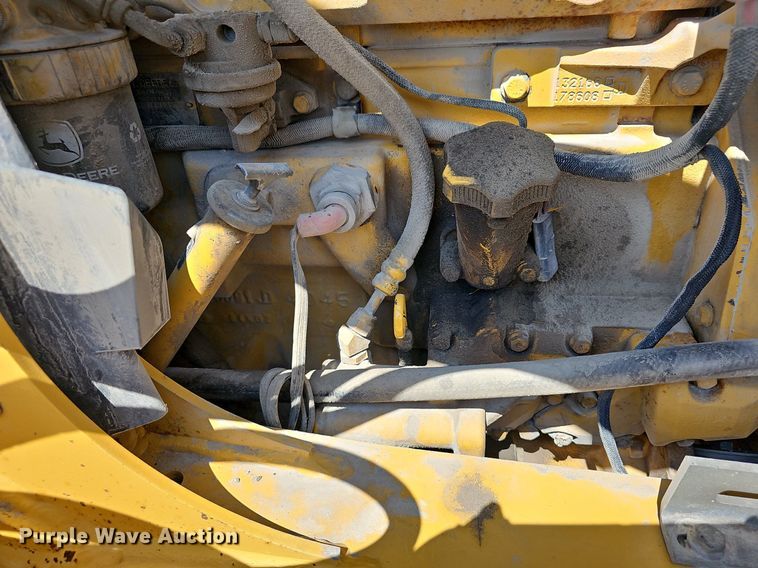 image for item DN8693 2003 John Deere 310SG  backhoe