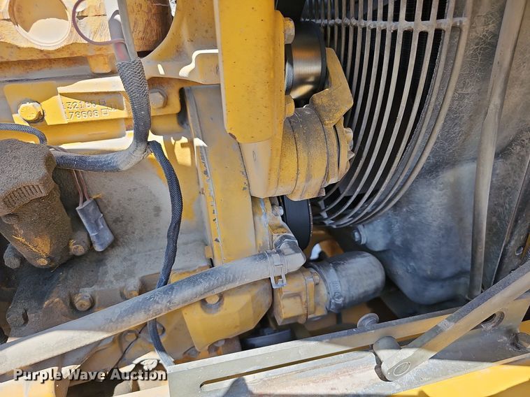 image for item DN8693 2003 John Deere 310SG  backhoe