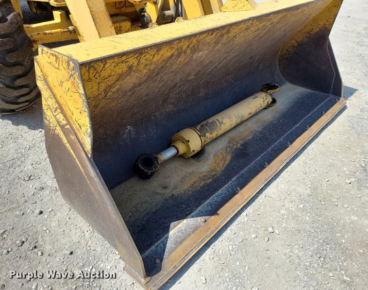 image for item DN8693 2003 John Deere 310SG  backhoe