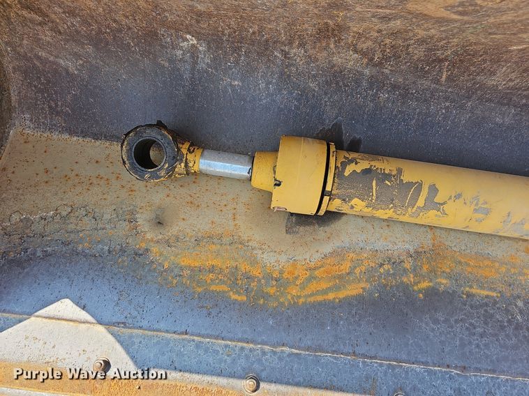 image for item DN8693 2003 John Deere 310SG  backhoe