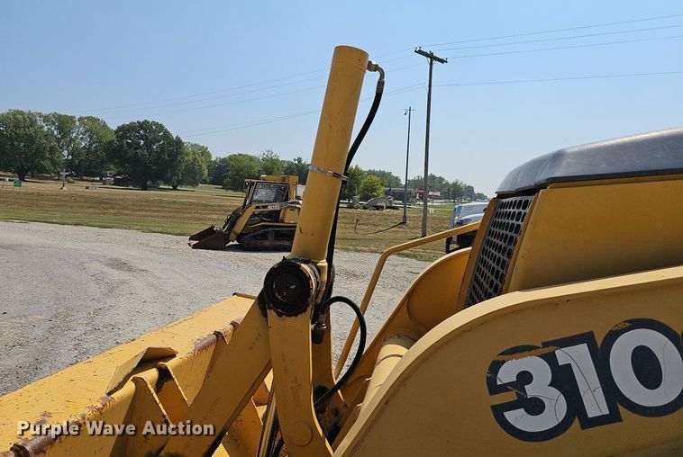 image for item DN8693 2003 John Deere 310SG  backhoe