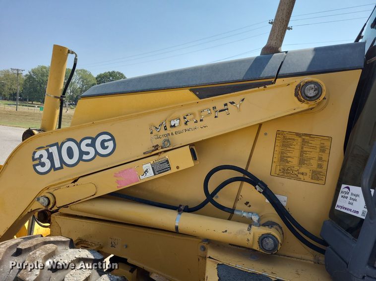 image for item DN8693 2003 John Deere 310SG  backhoe