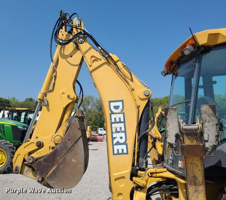 image for item DN8693 2003 John Deere 310SG  backhoe