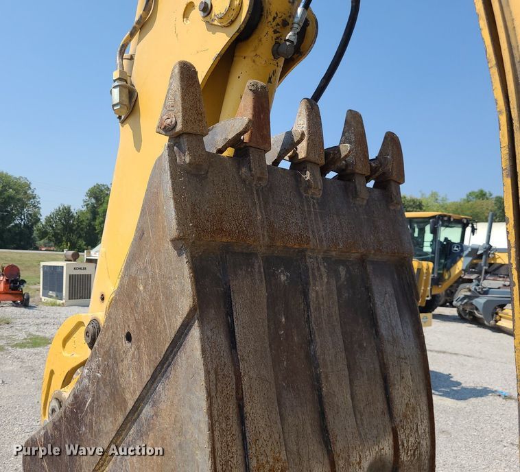 image for item DN8693 2003 John Deere 310SG  backhoe