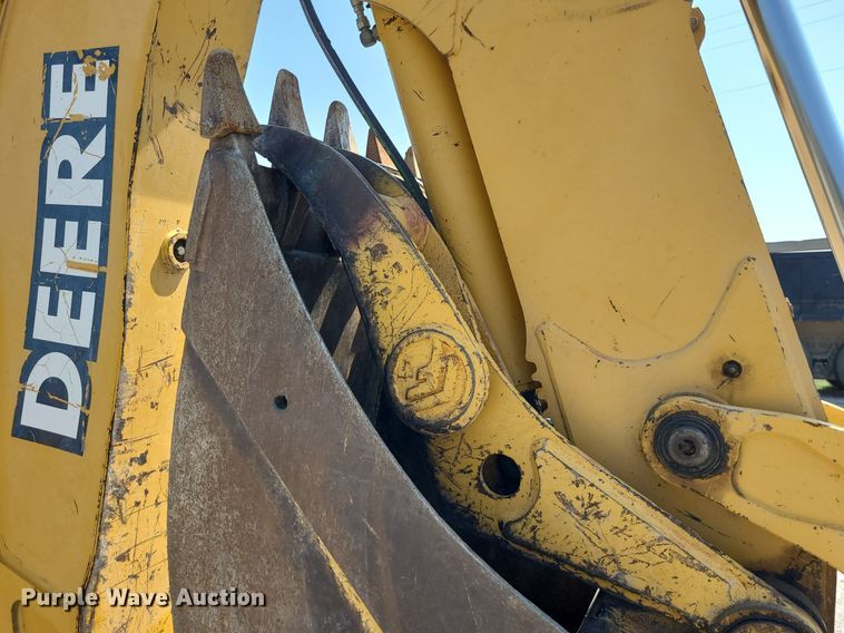 image for item DN8693 2003 John Deere 310SG  backhoe