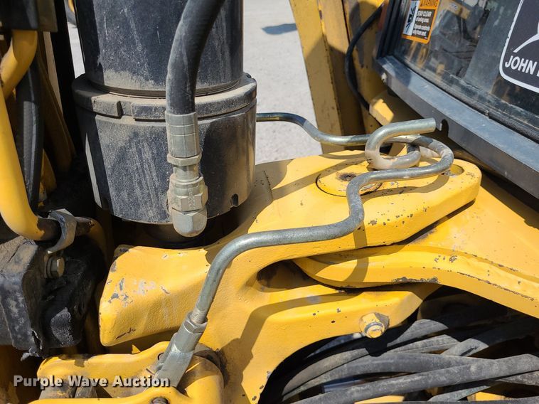image for item DN8693 2003 John Deere 310SG  backhoe