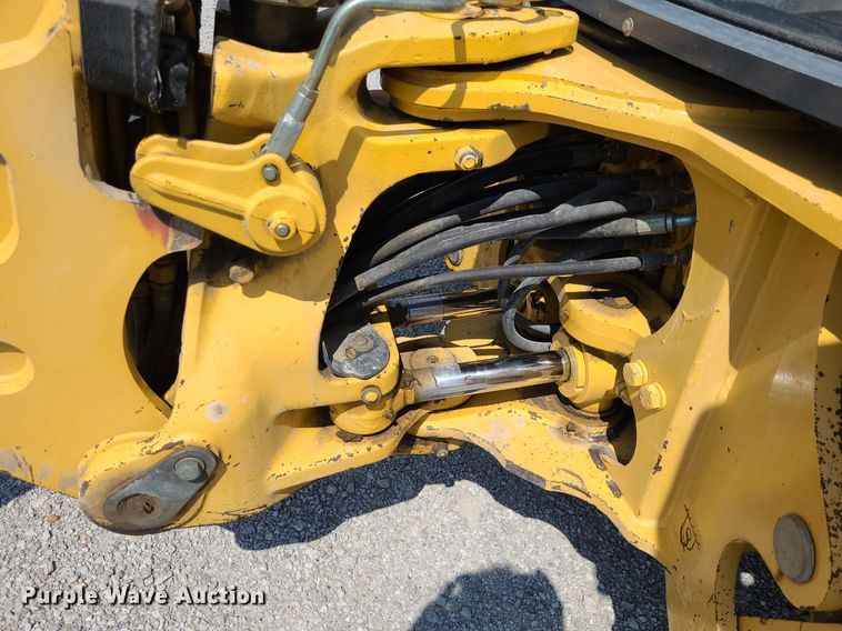 image for item DN8693 2003 John Deere 310SG  backhoe