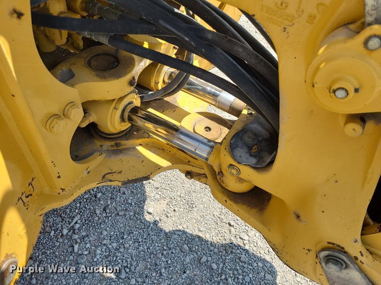 image for item DN8693 2003 John Deere 310SG  backhoe