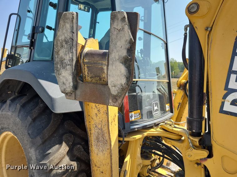 image for item DN8693 2003 John Deere 310SG  backhoe