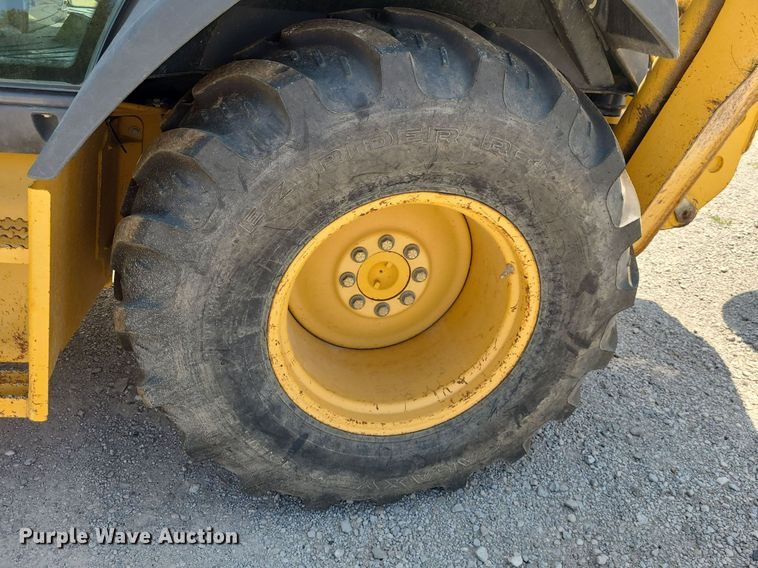 image for item DN8693 2003 John Deere 310SG  backhoe