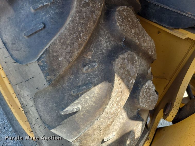 image for item DN8693 2003 John Deere 310SG  backhoe