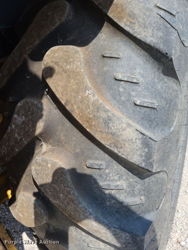 image for item DN8693 2003 John Deere 310SG  backhoe