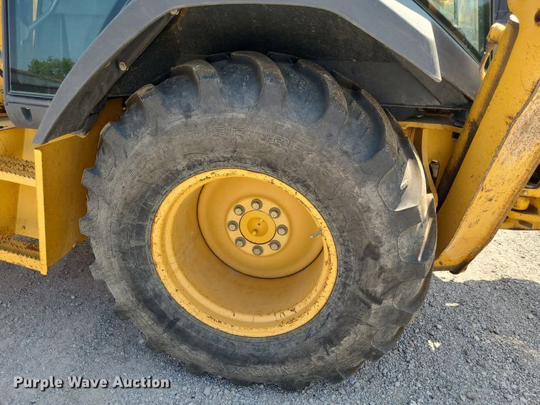 image for item DN8693 2003 John Deere 310SG  backhoe