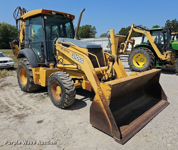 image for item DN8694 2005 John Deere 310SG  backhoe