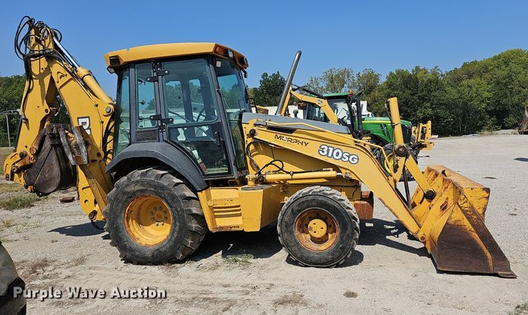 image for item DN8694 2005 John Deere 310SG  backhoe