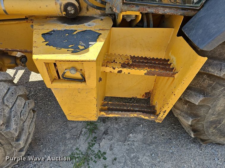 image for item DN8694 2005 John Deere 310SG  backhoe