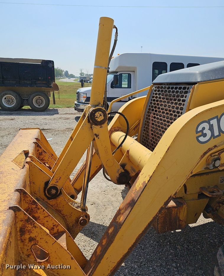 image for item DN8694 2005 John Deere 310SG  backhoe