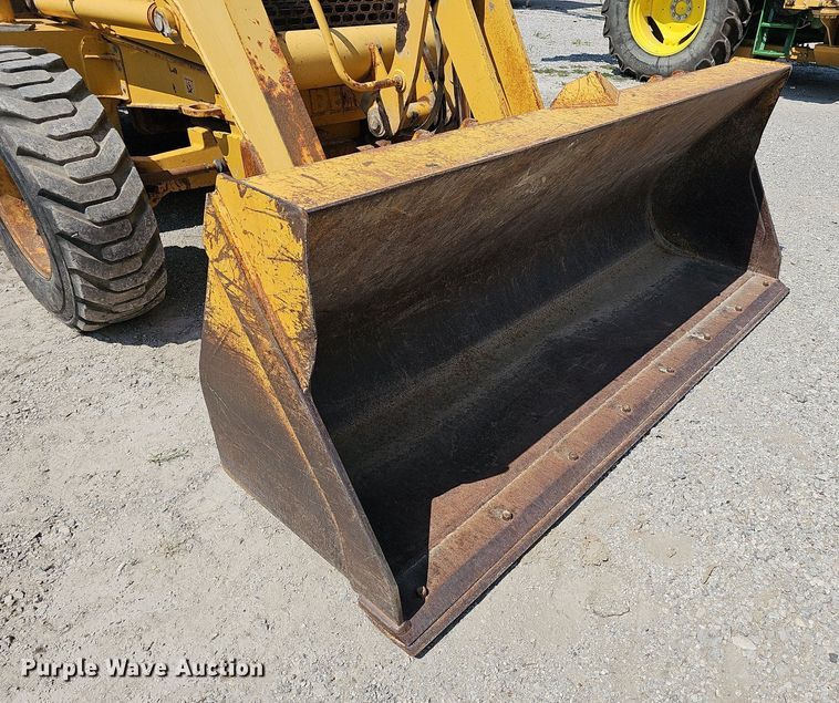 image for item DN8694 2005 John Deere 310SG  backhoe