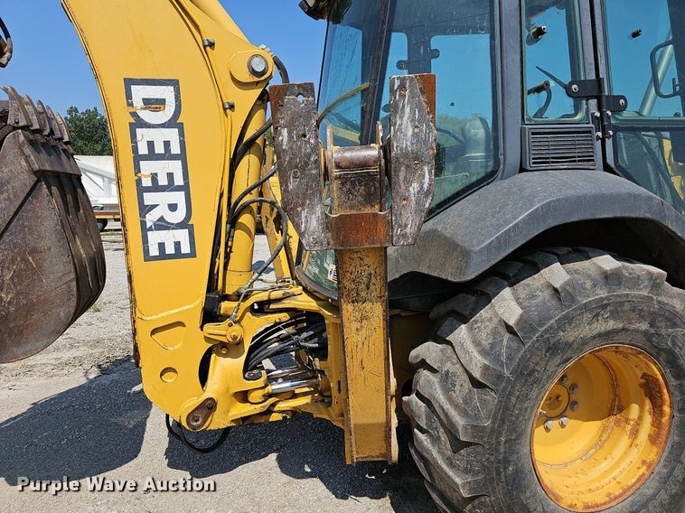 image for item DN8694 2005 John Deere 310SG  backhoe