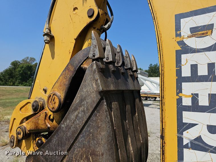 image for item DN8694 2005 John Deere 310SG  backhoe