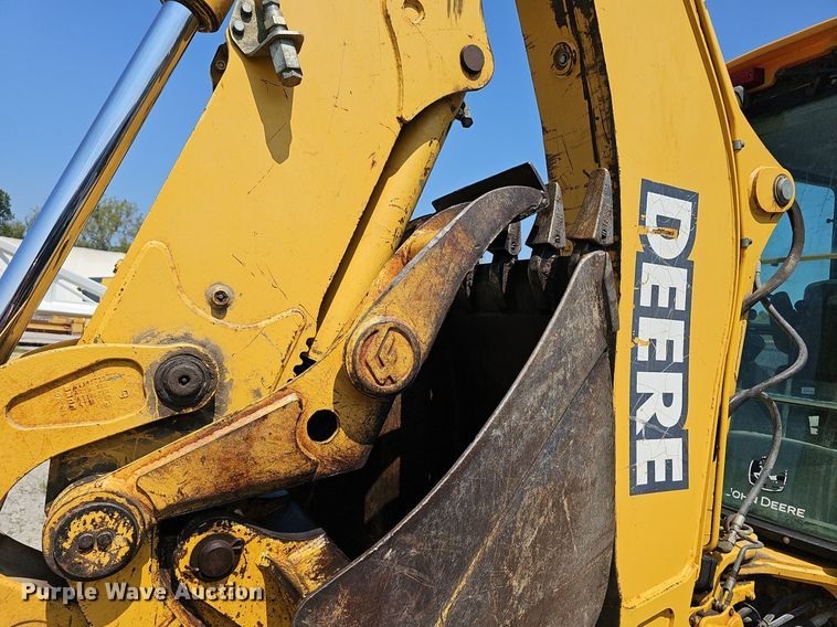 image for item DN8694 2005 John Deere 310SG  backhoe