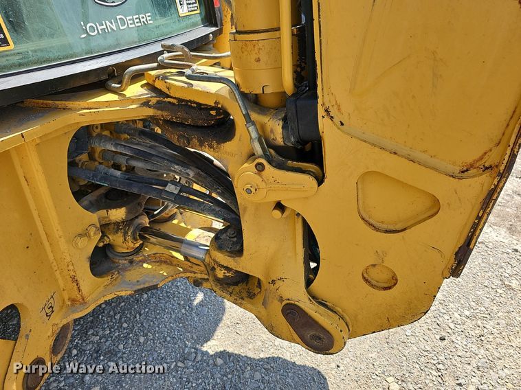 image for item DN8694 2005 John Deere 310SG  backhoe