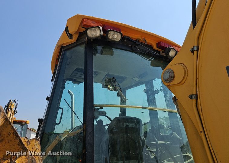 image for item DN8694 2005 John Deere 310SG  backhoe