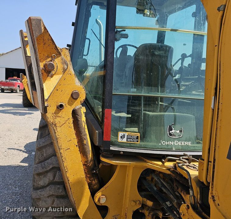 image for item DN8694 2005 John Deere 310SG  backhoe