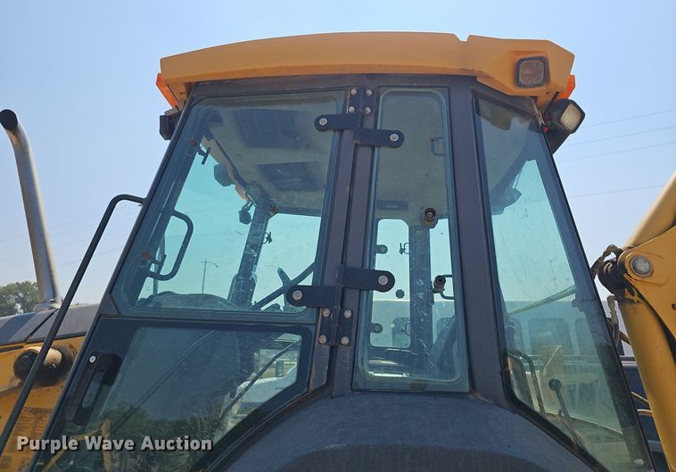 image for item DN8694 2005 John Deere 310SG  backhoe