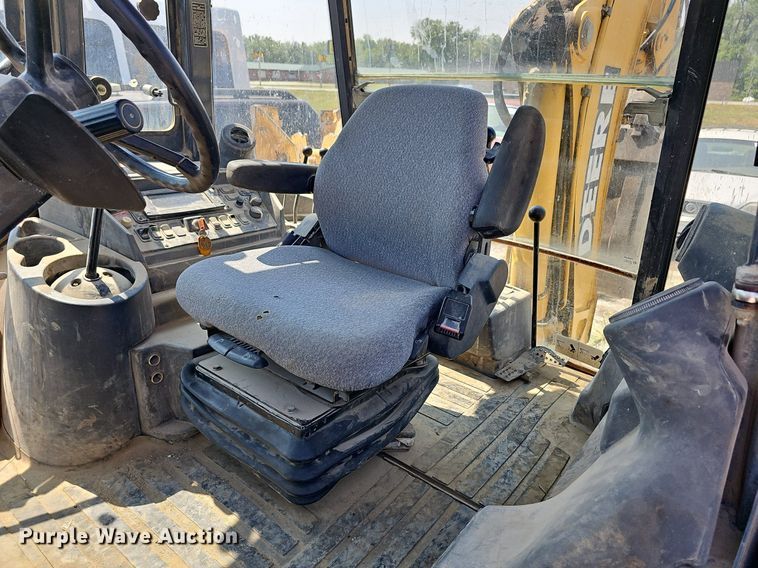 image for item DN8694 2005 John Deere 310SG  backhoe