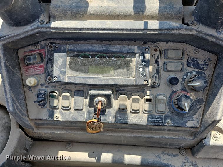 image for item DN8694 2005 John Deere 310SG  backhoe