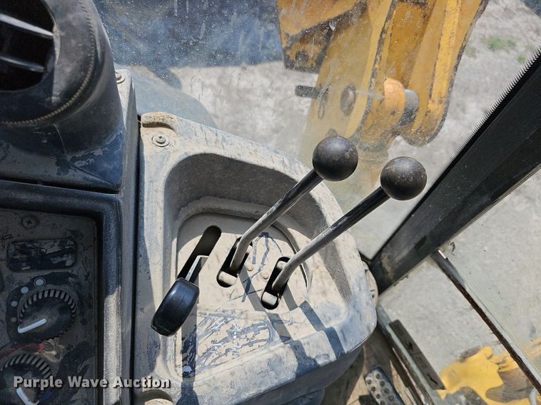 image for item DN8694 2005 John Deere 310SG  backhoe