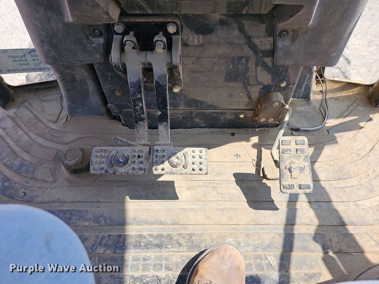 image for item DN8694 2005 John Deere 310SG  backhoe