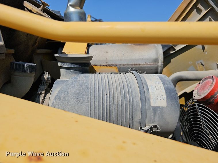 image for item DN8694 2005 John Deere 310SG  backhoe