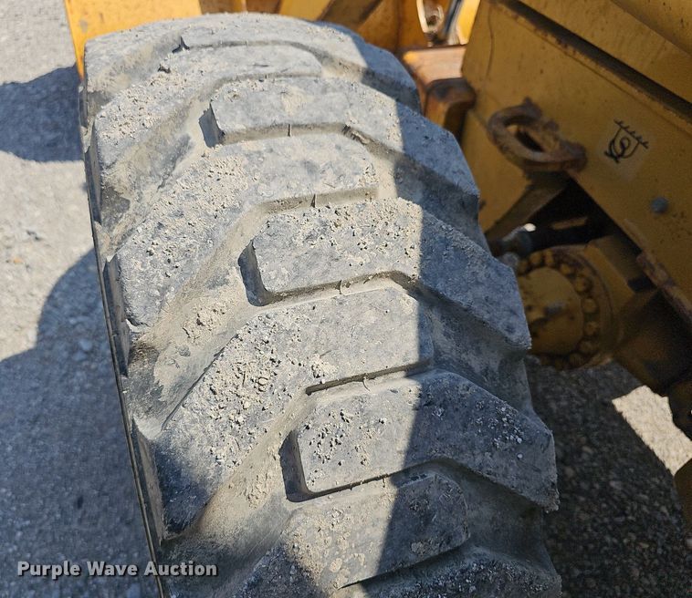 image for item DN8694 2005 John Deere 310SG  backhoe