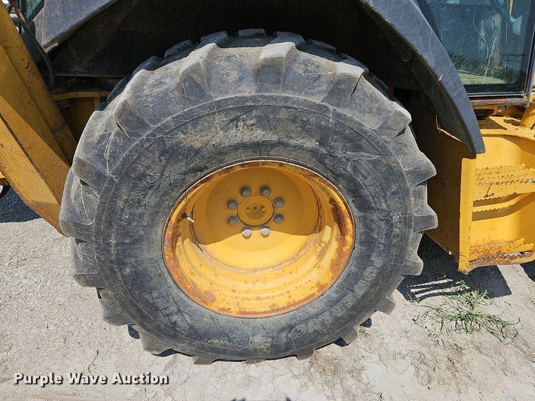 image for item DN8694 2005 John Deere 310SG  backhoe